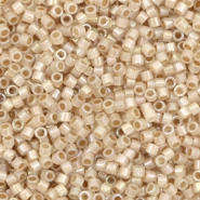 Miyuki Perlen 11/0 delica's Beige lined opal AB DB-1731