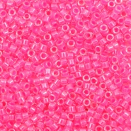 Miyuki Perlen 11/0 delica's Luminous wild strawberry pink DB-2035