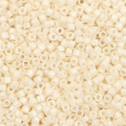Miyuki Perlen 11/0 delica's Opaque dark cream beige DB-732
