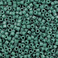 Miyuki Perlen 11/0 delica's Duracoat opaque dyed forest green DB-2358
