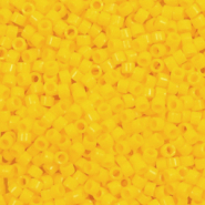 Miyuki Perlen 11/0 delica's Opaque canary yellow DB-1132