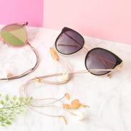 Inspirationsets Sommer Sonnenbrillenkordel und minimalistische Ohrringe