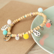 Inspirationsets Bunter Schmuck und Accessoires mit Kauris und Pompom Anhängern