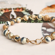 Inspirationsets Machen Sie stilvollen Schmuck mit Natursteinperlen und Artistic Wire