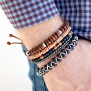 Inspirationsets Diese coolen Armbänder machen Sie mit Holzperlen