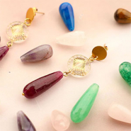 Inspirationsets Schmuckdesigns mit Natursteinperlen in Tropfenform 