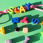 Inspirationsets Verspielte Schmuckdesigns mit Acryl-Buchstabenperlen