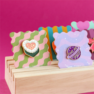 Inspirationsets Trendige Geschenke: Pins auf BY31®-Zierkarten