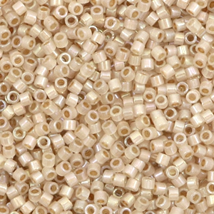 Miyuki Perlen 11/0 delica's Beige lined opal AB DB-1731