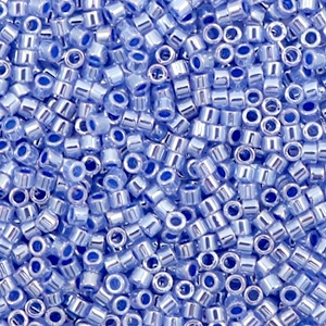 Miyuki Perlen 11/0 delica's Ceylon blue DB-243