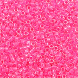Miyuki Perlen 11/0 delica's Luminous wild strawberry pink DB-2035