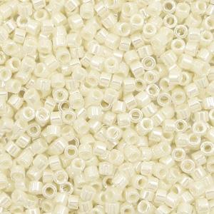 Miyuki Perlen 11/0 delica's Celyon crystal ivory DB-1900