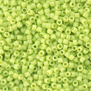 Miyuki Perlen 11/0 delica's Opaque chartreuse green DB-733