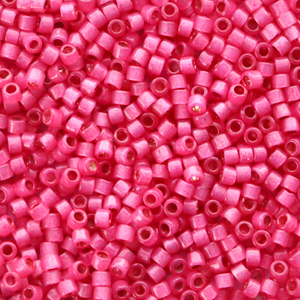 Miyuki Perlen 11/0 delica's Duracoat semi frosted silverlined dyed hibiscus pink DB-2175
