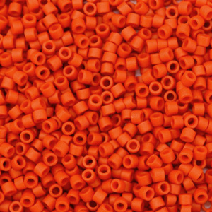Miyuki Perlen 11/0 delica's Opaque semi frosted dyed cinnabar red DB-795