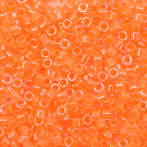 Miyuki Perlen 11/0 delica's Luminous creamsicle orange DB-2033