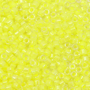 Miyuki Perlen 11/0 delica's Luminous lime aid yellow DB-2031
