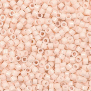 Miyuki Perlen 11/0 delica's Opaque matte blush beige DB-354