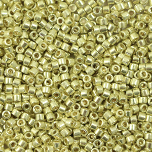 Miyuki Perlen 11/0 delica's Duracoat galvanized pale soft gold DB-2502