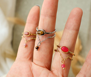 Blickfang: Ringe aus Edelstahl mit Naturstein