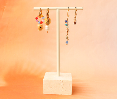 Neue Serie praktischer Schmuck-Aufsteller