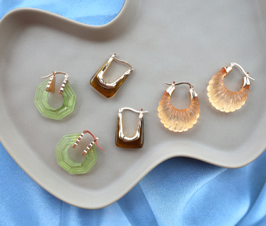 Jetzt da! Bunte Resin-Ohrringe in allerlei Designs Jetzt da! Bunte Resin-Ohrringe in allerlei Designs