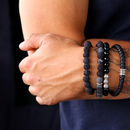 M&auml;nnerschmuck mit ausgefallenen Perlen und nat&uuml;lichen Materialien