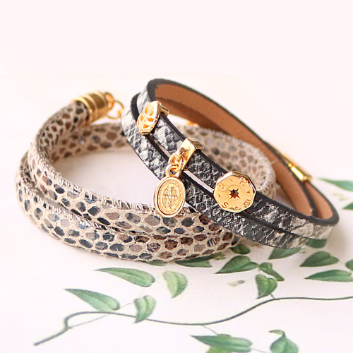 Armb&auml;nder mit Schlangenmuster!