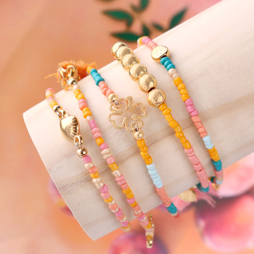 Machen Sie fr&ouml;hliche Armb&auml;nder mit unserer Sommer Rocailles Kollektion