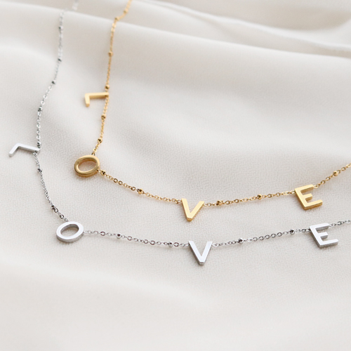 Schauen Sie sich hier unsere neue Stainless Steel L-O-V-E Kollektion an und lassen Sie sich inspirieren...