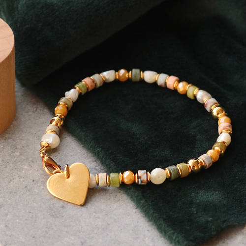So ist es einfach, mit der neuen Kollektion von Naturstein Perlen Schmuck herzustellen: