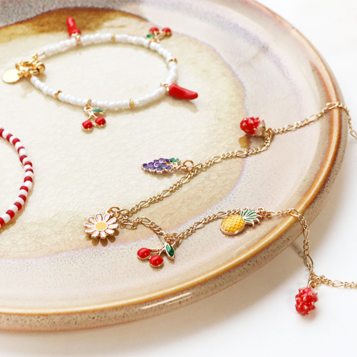 Kreieren Sie Trendy Schmuck mit dem farbenfrohen Funky Fruit und Blumen Anh&auml;ngern 