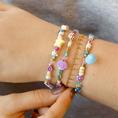 Mit den bunten Acrylperlen k&ouml;nnen Sie diese Armb&auml;nder herstellen