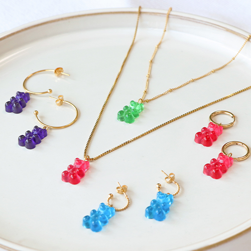 Lustigen Schmuck mit Gummib&auml;r-H&auml;ngern gestalten