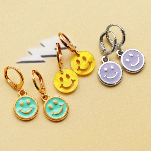 Schmuckinspiration zur Kreation von trendigem Schmuck mit Smiley-Anh&auml;ngern in verschiedenen Farben