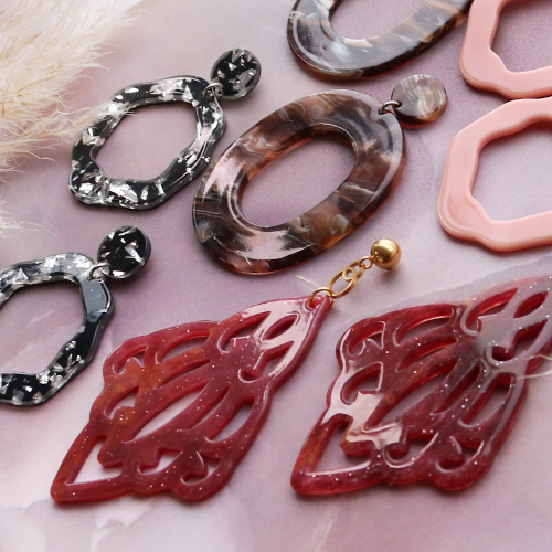 Kreativ werden mit den Anh&auml;ngern aus Resin aus der neuen Kollektion