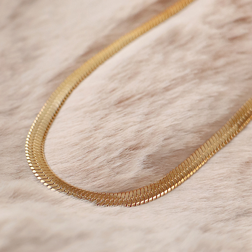 Kombinieren Sie diesen Edelstahlschmuck mit selbstgemachten Armb&auml;ndern und Halsketten