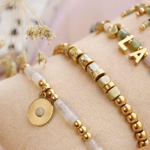 Elegante Armb&auml;nder mit Natursteinperlen selbst herstellen
