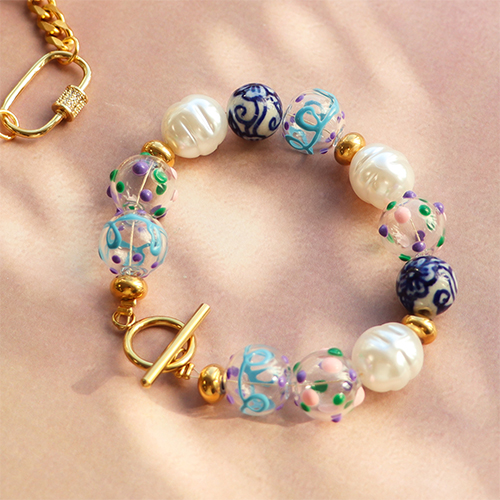 Handbemalte Glasperlen zu Schmuck verarbeiten