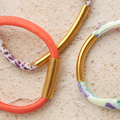 Kreative Designs mit elastischen Ibizab&auml;ndern gesteppt und Tubeperlen aus Edelstahl