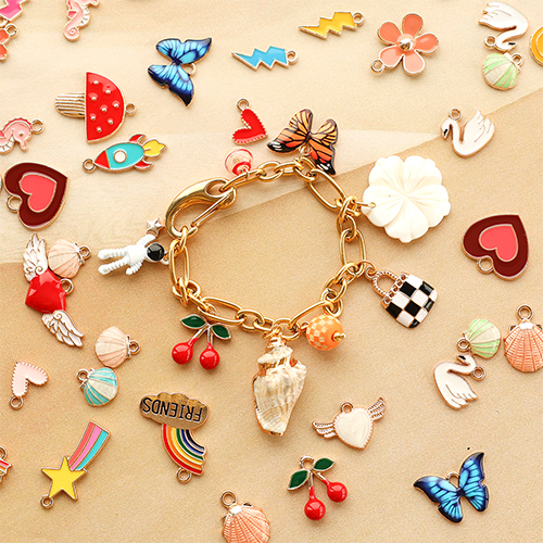 Mix & Match mit funky Metallperlen und Anh&auml;ngern