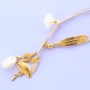 Sommer Sonnenbrillenkordel mit goldenen Details und minimalistischen Ohrringen aus Stainless Steel.