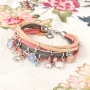 Ohrringe und Armb&auml;nder mit Anh&auml;ngern aus Kristallglas