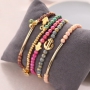 Schmuck in Trendfarben und mit goldenen Details aus neuen Jade Natursteinperlen