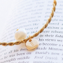 Machen Sie minimalistischen Schmuck mit trendy neuen Initialen Anh&auml;ngern