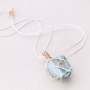 Schmuck aus Halbedelsteinperlen in warmen Farben