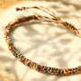 Fr&ouml;hliche Armb&auml;nder mit neuem Macram&eacute; Kn&uuml;pftechnik