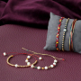 Mit Macram&eacute; Band, S&uuml;&szlig;wasserperlen und DQ Metall fertigen Sie diese Armb&auml;nder!