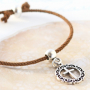 Die Herstellung von Armb&auml;ndern mit der DQ Trendy Kordel gewebt ist einfach: 