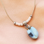 Diese Ketten und Ohrringe k&ouml;nnen mit Resin Kauri Muscheln hergestellt werden